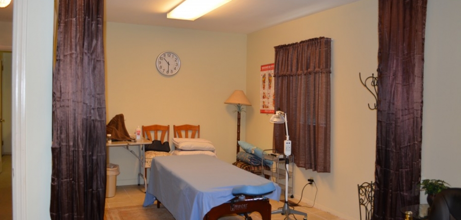 Auricular medicine center Acupuncture patient treatment room view in Hoover Alabama