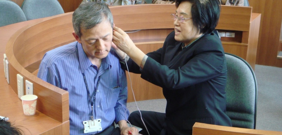 patient received the auricular medicine treatments by Dr Li chun Huang